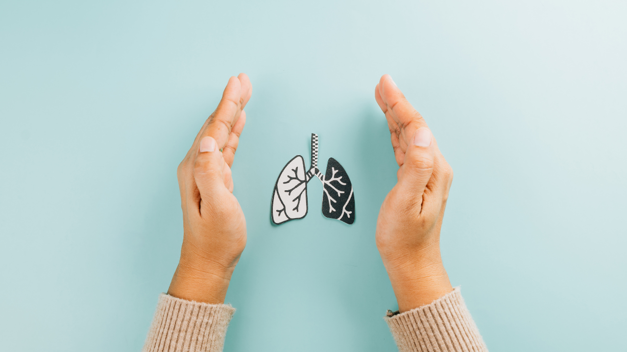 hands in between lungs picture